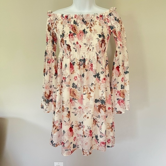 H&M Boho Off the shoulder smocked bell sleeve floral dress size small - Picture 4 of 10